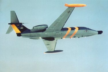 HFB 320 (M) mit orangen Streifen inflight